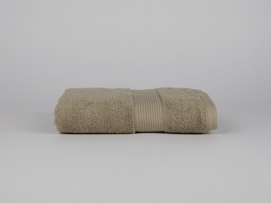 Organic cotton hand towel in taupe