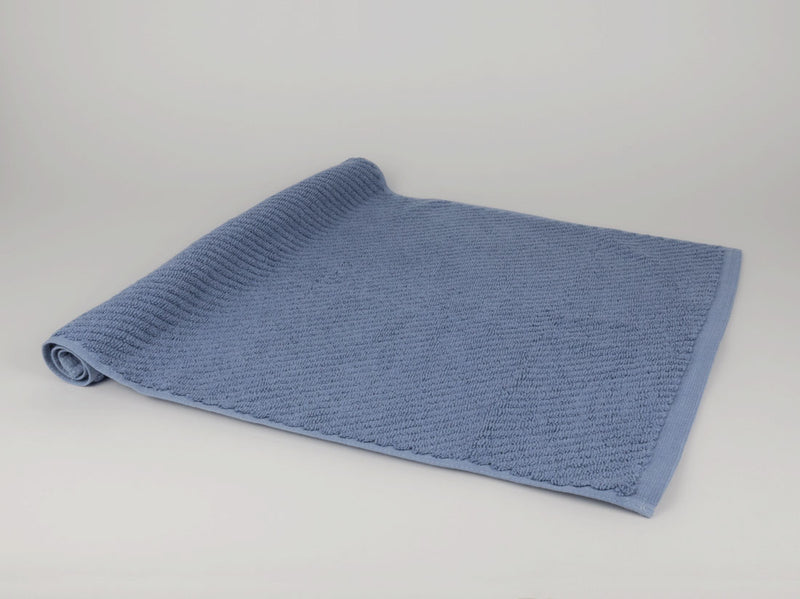 Organic cotton bath mat in blue