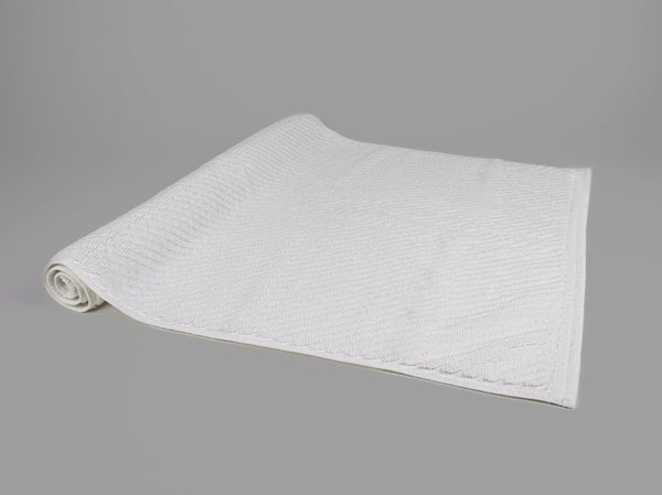 Organic cotton bath mat in white