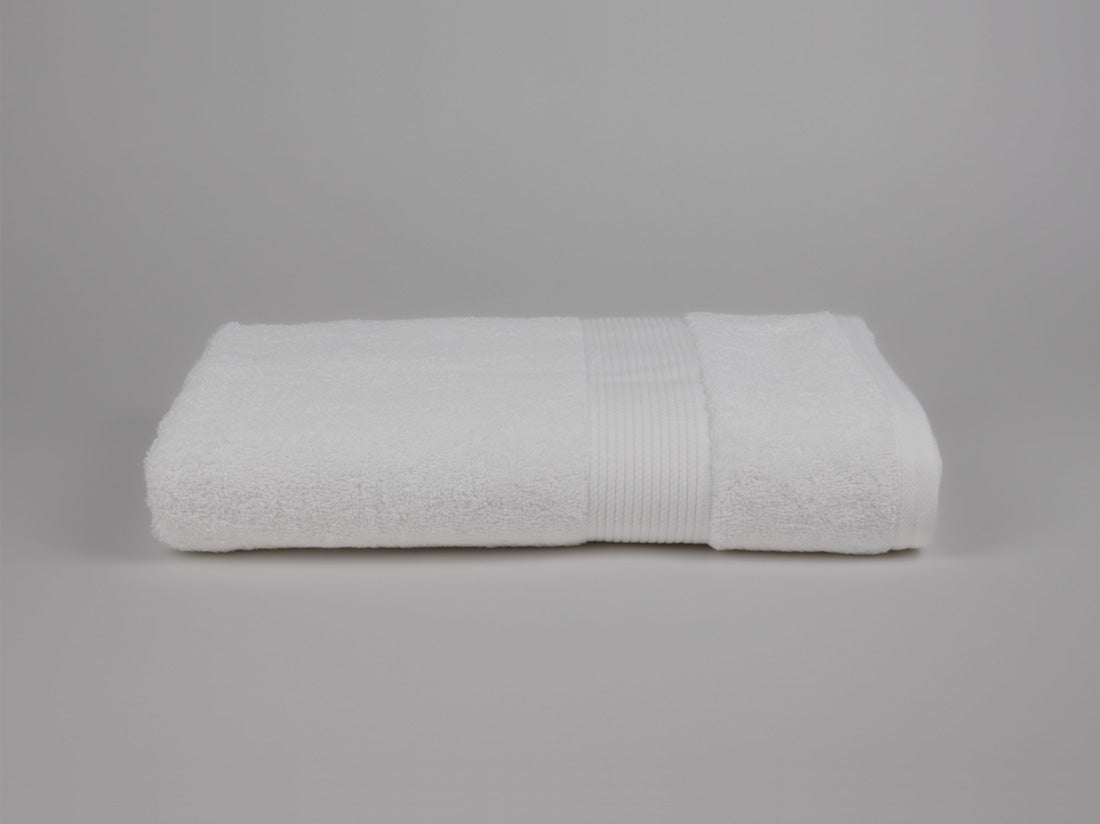 Organic cotton bath towel in white
